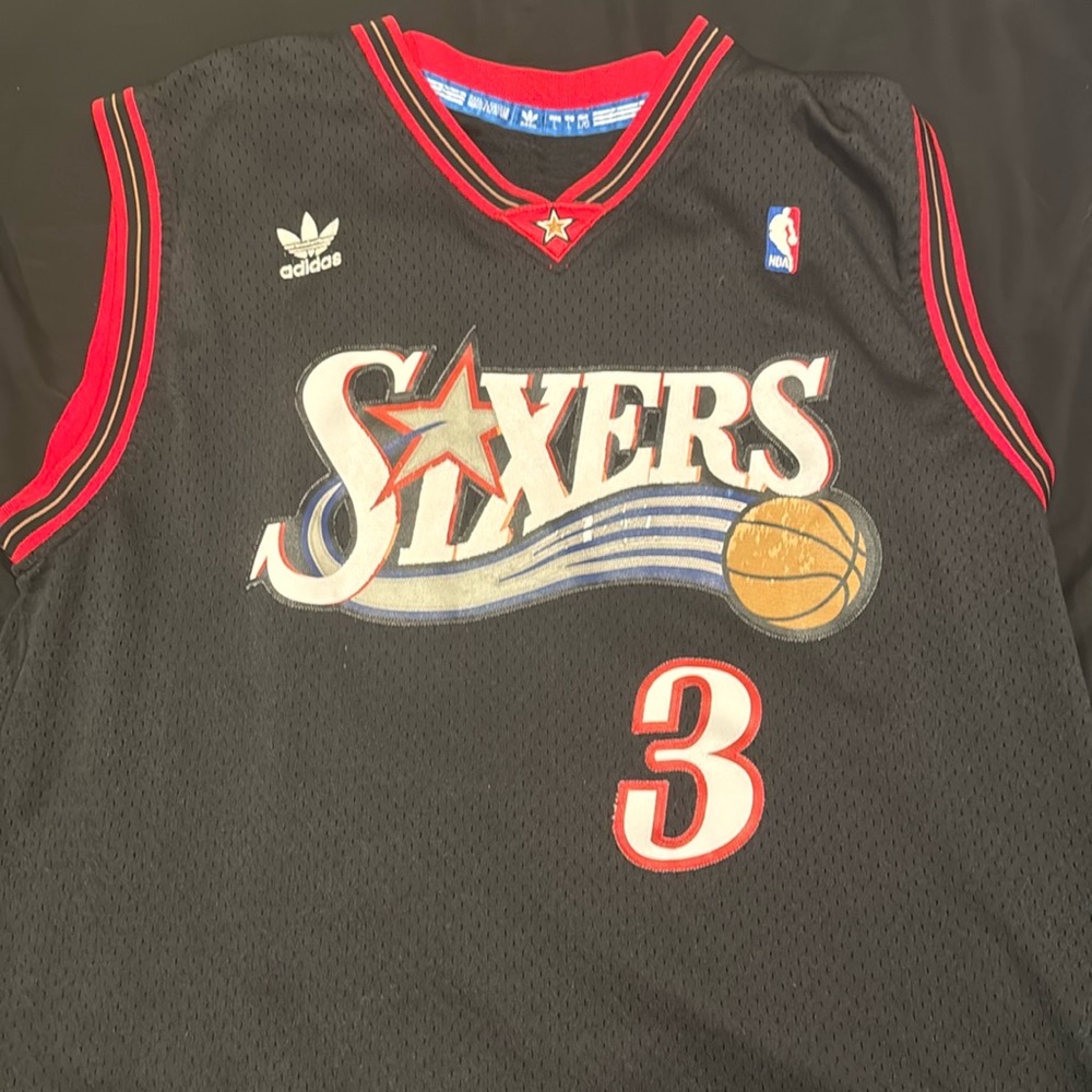 Allen iverson black and red 76ers jersey